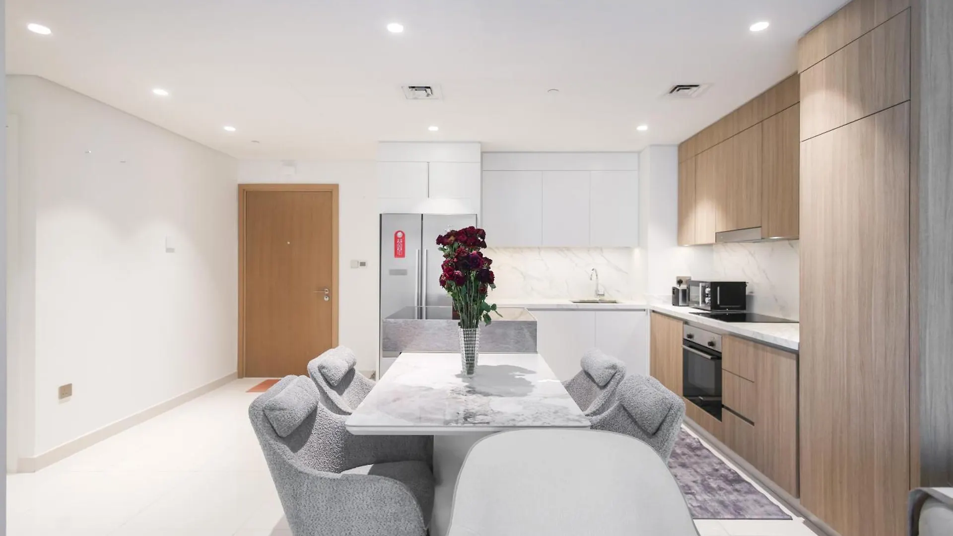 Emaar Beachfront Luxe Retreat Dubai Apartment
