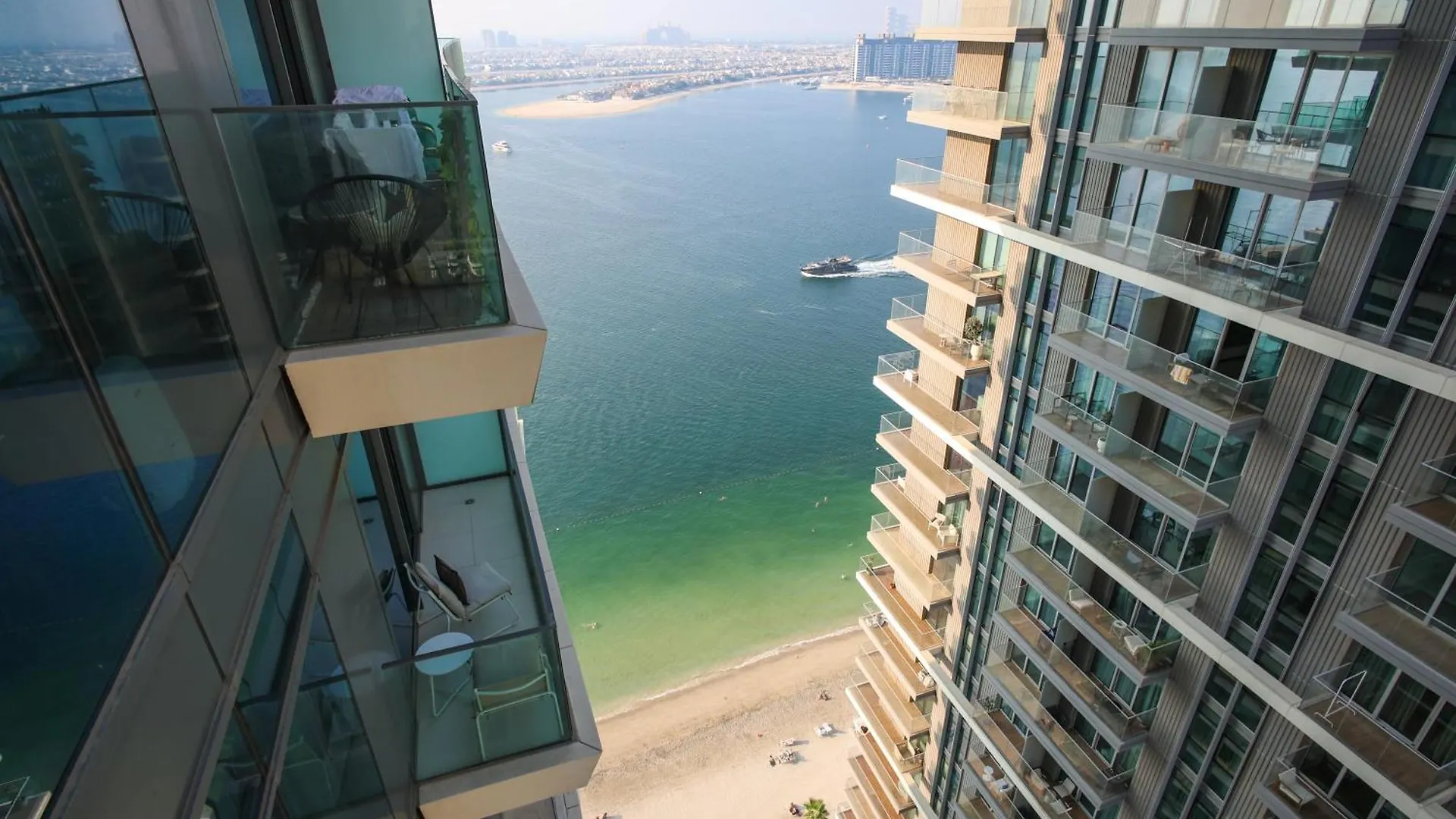 Apartment Emaar Beachfront Luxe Retreat Dubai